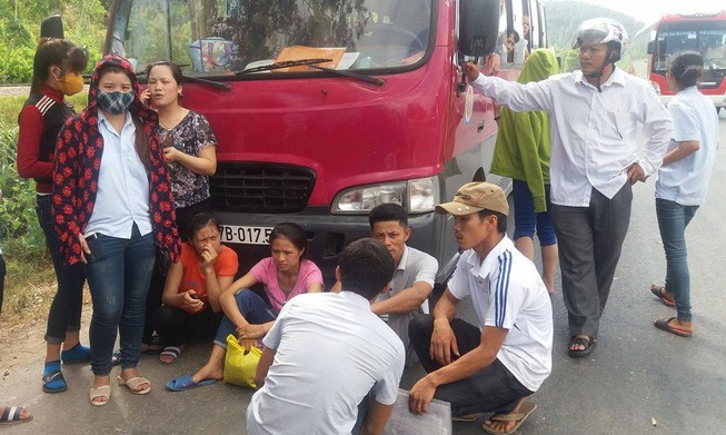 Chặn xe đưa rước vì công nhân không chịu ở trọ