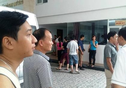 Gần 90 khách bị 'giam lỏng' vì khúc mắc giữa chủ tour và khách sạn