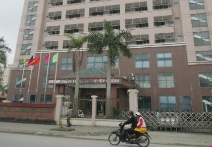 Bị nợ lương, hàng trăm y, bác sĩ bệnh viện tiếp tục ngưng việc tập thể