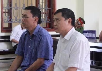 Vòi vĩnh tiền, hai cán bộ kiểm lâm lãnh án tù