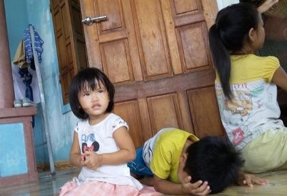 Phụ huynh vẫn ngăn cản hơn 900 học sinh ở Kỳ Anh đến lớp