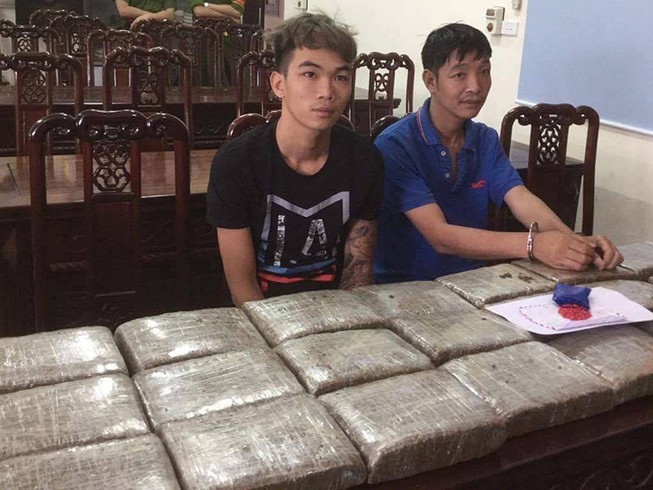 Lợi dụng mưa lũ, đi buôn 32 kg cần sa