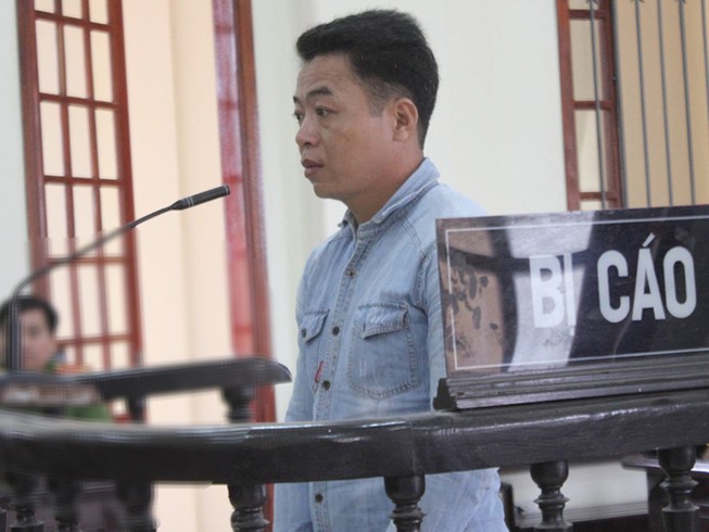 Mang súng, ma túy chở “người tình” đi chơi thì bị bắt