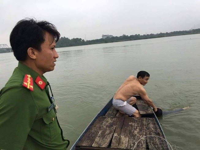 Cứu sống người phụ nữ nhảy cầu Bến Thủy tự tử
