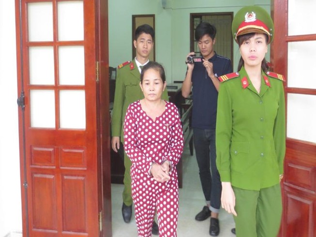 Chồng đang ở tù, vợ buôn ma túy, lĩnh 15 năm tù