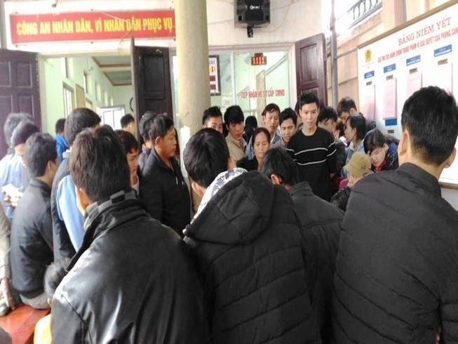 Đầu năm, người dân Nghệ An đổ xô đi làm CMND