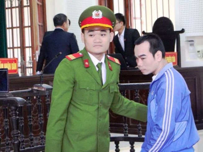 Giả làm việc tại Bộ Công an, lừa hàng trăm triệu đồng