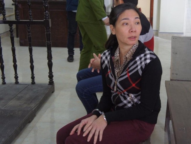 Mua hộp bánh, 'được' 15 năm tù