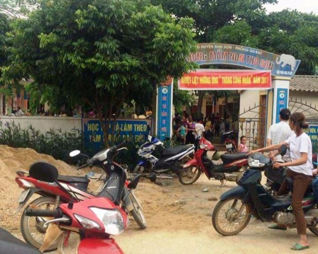 Nghi vấn nhân viên của trường mua gà 'ngắc ngoải'