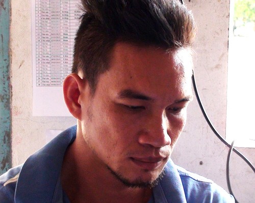 Mang mã tấu đến trụ sở công an chém người