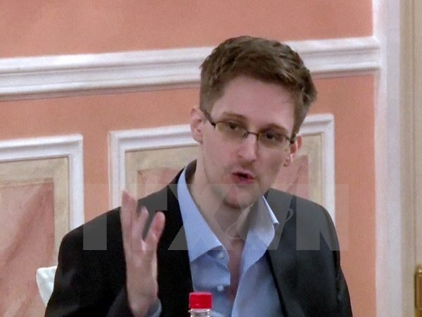 Tượng cựu tình báo Edward Snowden bí mật xuất hiện giữa New York