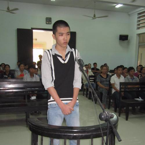 Can ngăn bạn đi đánh nhau bị đâm chết