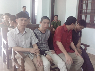 Đòi chia tài sản không được, con đầu độc cha bằng thuốc chuột