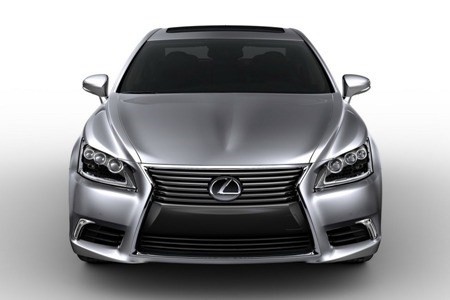 Phá đường dây buôn lậu siêu xe Lexus