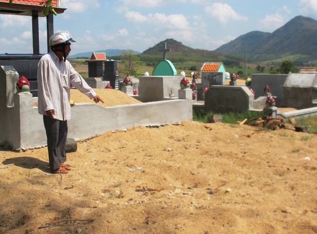 Lãnh đạo huyện Sơn Hòa xin lỗi gia đình vụ ‘vội chôn xác nạn nhân’
