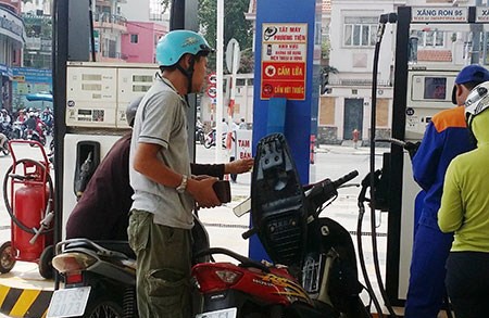 Bộ Tài chính: 'Đáng lẽ giá xăng phải tăng hơn 3.000 đồng/lít'