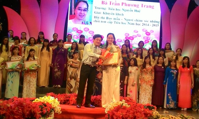 Tuyên dương các bảo mẫu xuất sắc tại Ngày hội “Mùa hoa dâng Bác”