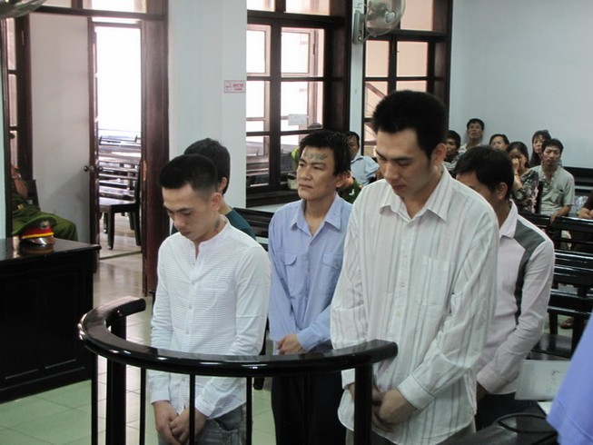 Cướp xe xong rã bán phế liệu còn bắt tài xế xe ôm cởi hết đồ