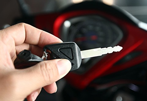 Cảnh giác: Mất xe ngay trước mắt vì tưởng kẻ trộm là bảo vệ quán karaoke