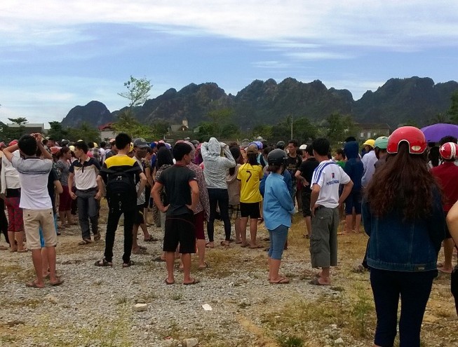 Nghi án “vỡ nợ” hai vợ chồng tự sát bằng mìn ở đài phun nước