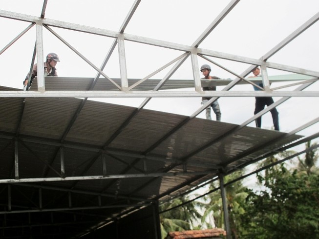 Tháo dỡ xưởng hạt điều trái phép trên đất bí thư huyện
