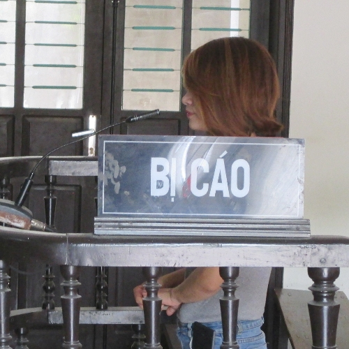 Ông Tây trắng tay sau khi ‘vui vẻ’ với người đẹp