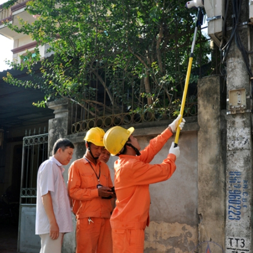 Hóa đơn điện tăng cao vì ghi sai số công tơ