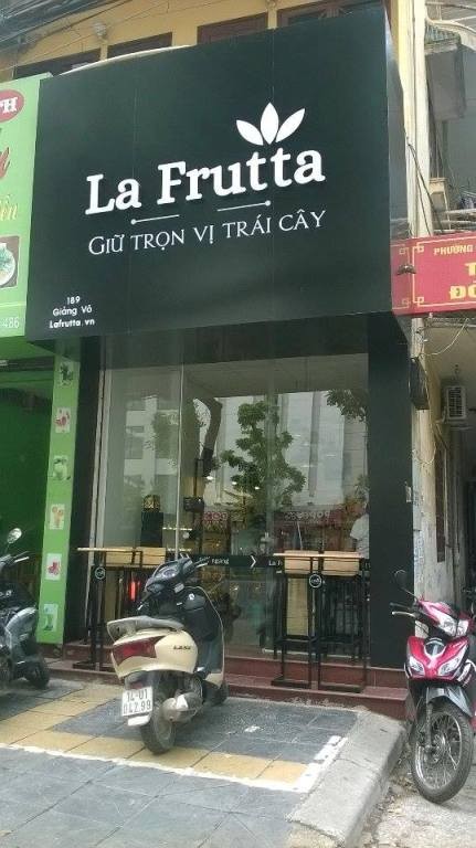 Hà Nội: Một người đàn ông gục chết ở hè phố