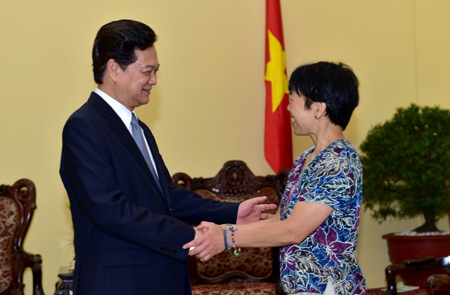 Thủ tướng Nguyễn Tấn Dũng tiếp giáo sư thiên văn người Mỹ gốc Việt