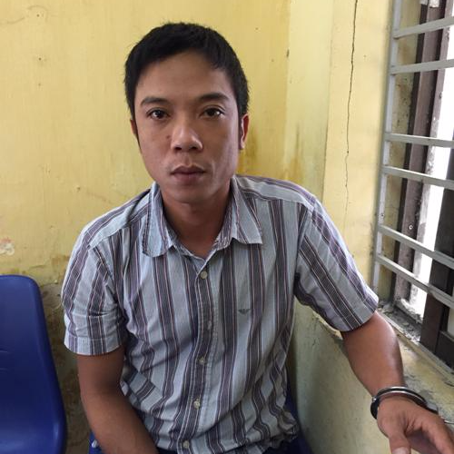Dán ma túy bằng băng keo quanh 'súng' để qua mắt cảnh sát