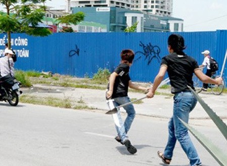Kinh hoàng bị giang hồ truy sát đến chết vì lỡ... nhìn lại