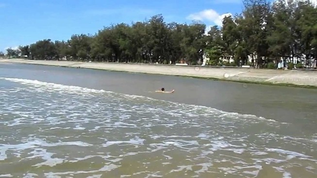 Tìm thấy thi thể học sinh lớp 7 bị sóng cuốn ở Đồi Dương