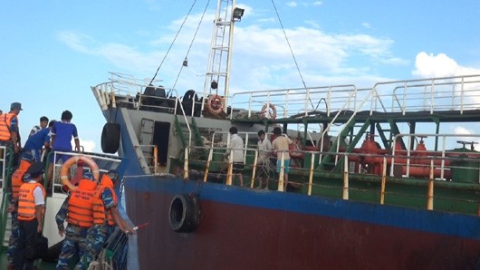 Bắt quả tang 2 tàu sang trái phép… 50.000 lít dầu