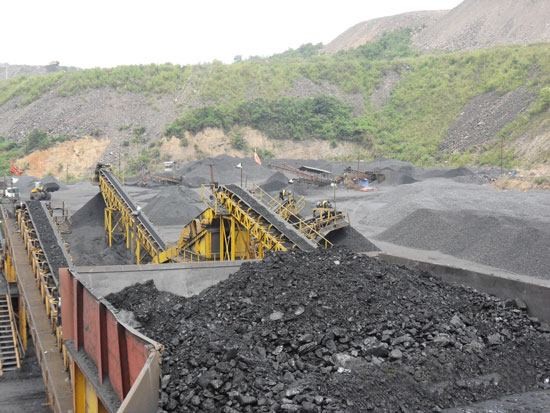 Hai lãnh đạo ngành than bị khởi tố tội lợi dụng chức vụ