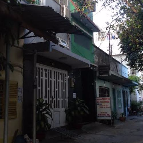 Cô gái trẻ uống thuốc trừ sâu tự tử trong khách sạn