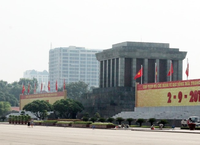 Chủ tịch Hà Nội yêu cầu chốt thời gian ‘cắt ngọn’ nhà 8B Lê Trực