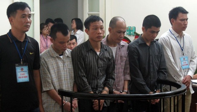 Còng tay, dùng dùi cui đánh học viên cai nghiện đến chết