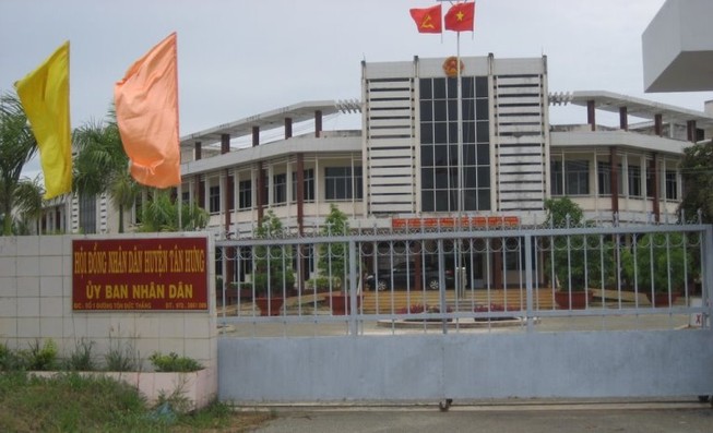 Giáng chức trưởng phòng Nội vụ làm sai lệch hồ sơ