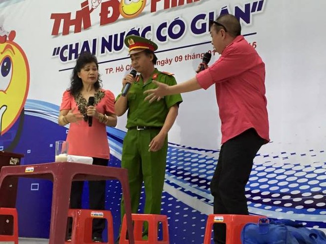 Chùm ảnh: Toàn cảnh hội thi đố vui pháp luật 'Chai nước có gián'