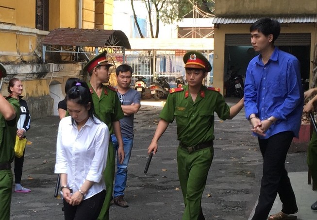 Cháu ngoại đánh thuốc mê ông bà cướp đồ cổ giá trị