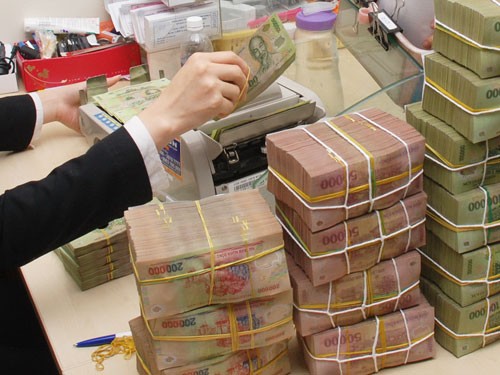 Cấm vượt trần lãi suất huy động