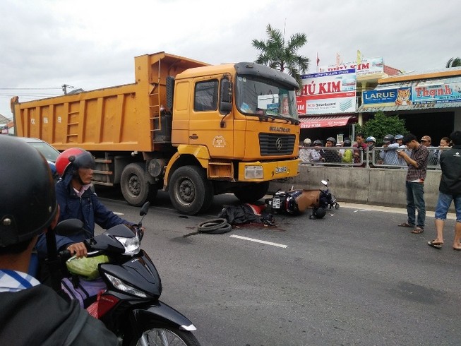 Tai nạn thương tâm chiều cuối năm, hai mẹ con bị nạn
