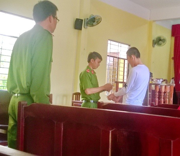 Vụ hầu tòa vì lấy xe của bạn thân đi chơi: Tòa trả hồ sơ