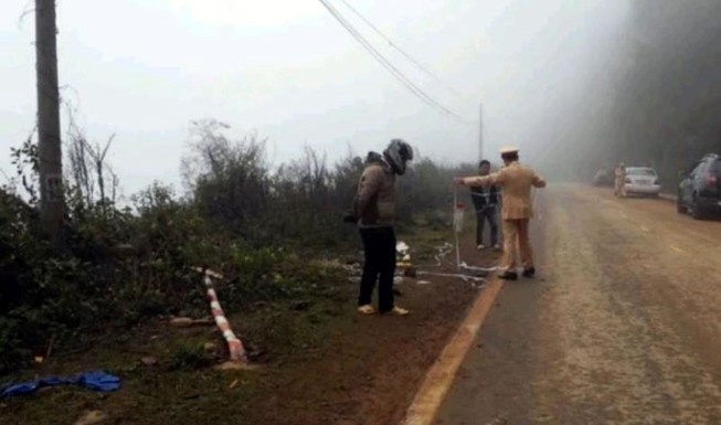 Xe của Phó bí thư huyện lao xuống vực sâu