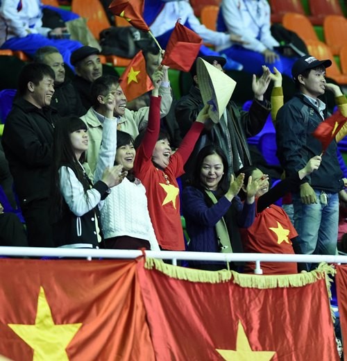 Thắng Tajikistan 8-1, Việt Nam vào tứ kết