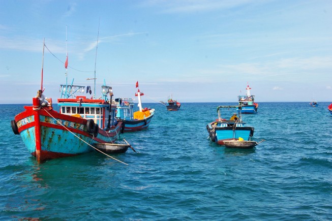 Cứu hộ thành công tàu cá và 14 thuyền viên gặp nạn trên biển