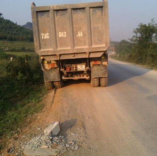 Kiểm tra nguồn gốc diệp thạch sét bán cho nhà máy Vicem Vạn Ninh