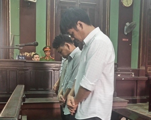 Học viên van xin tha thứ, bảo vệ vẫn chích điện đến chết