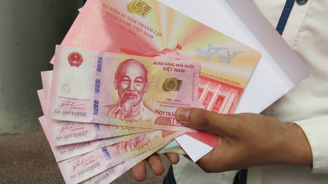 TP.HCM: Tăng số lượng tiền lưu niệm bán ra trong ngày