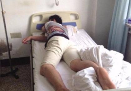Hi hữu: Đang đợi vợ đẻ, chồng bị bác sĩ lôi đi... phẫu thuật 'vùng kín'